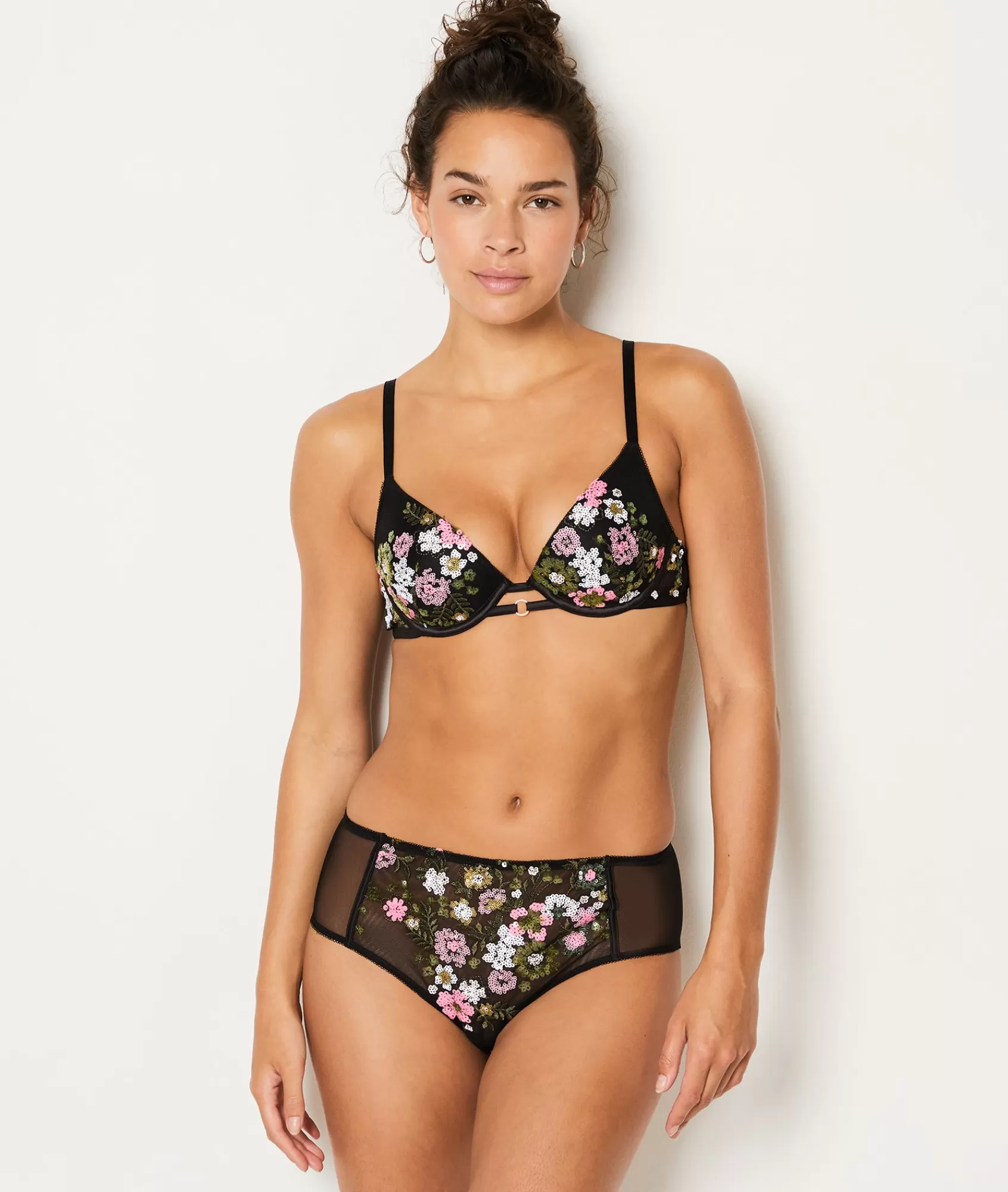 Etam Briefs>High-Waist Embroidered Brief
