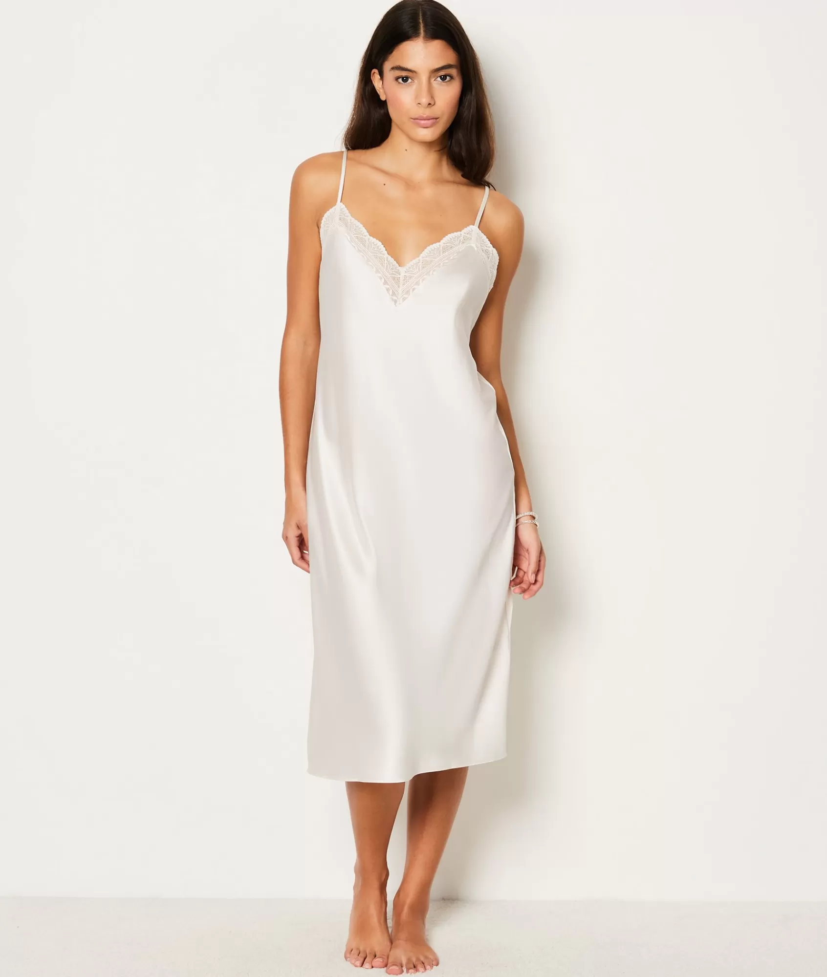 Etam Nightgowns>Nuisette longue satinée décolleté dentelle