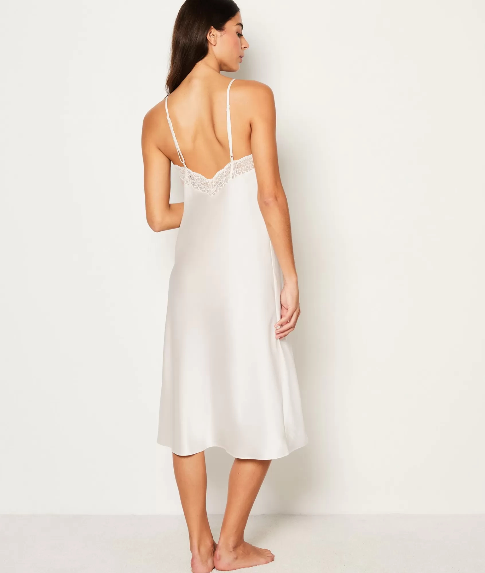 Etam Nightgowns>Nuisette longue satinée décolleté dentelle