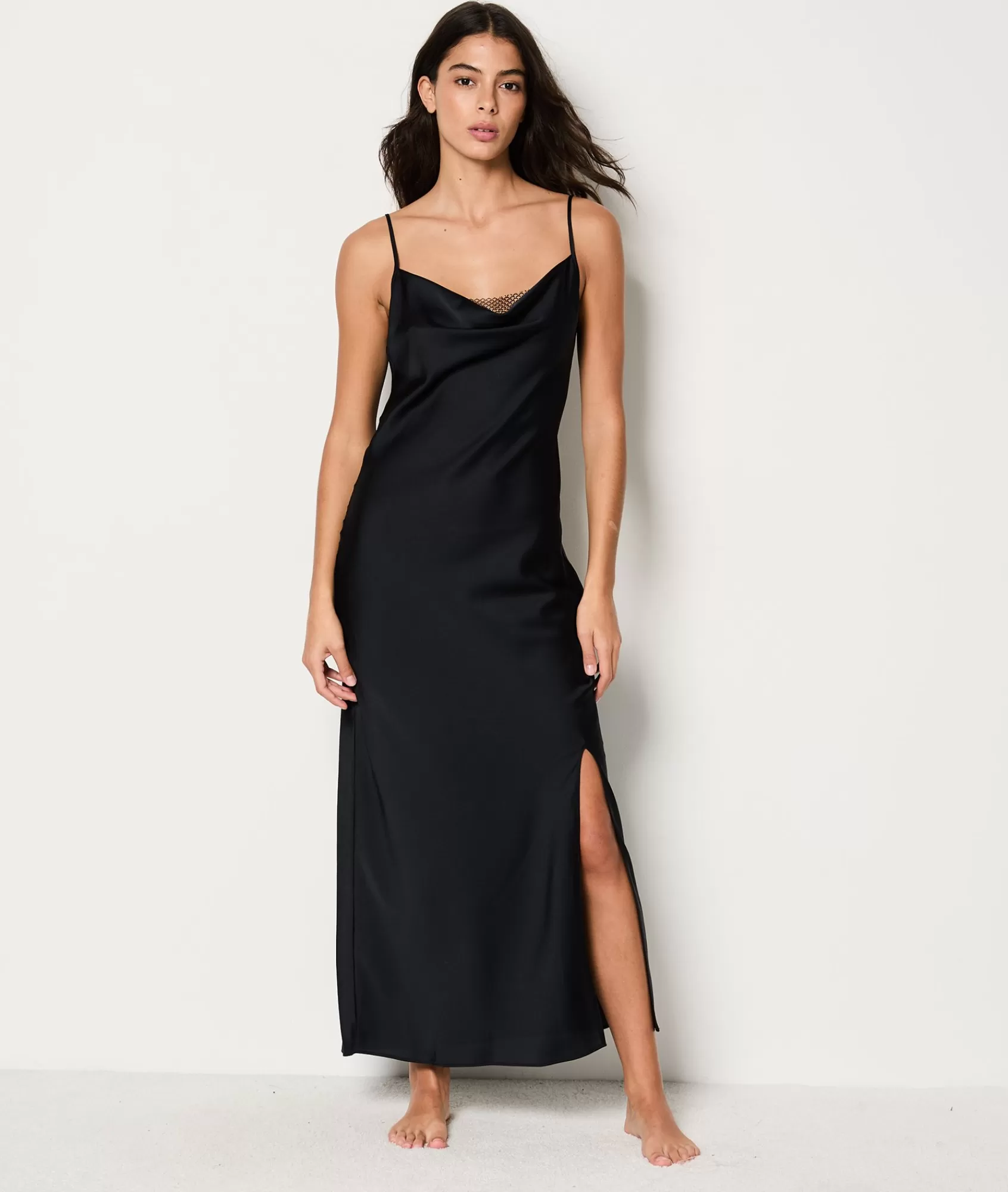 Etam Nightgowns>Nuisette satinée décolleté et dos bijoux